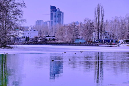 Уходит лёд.