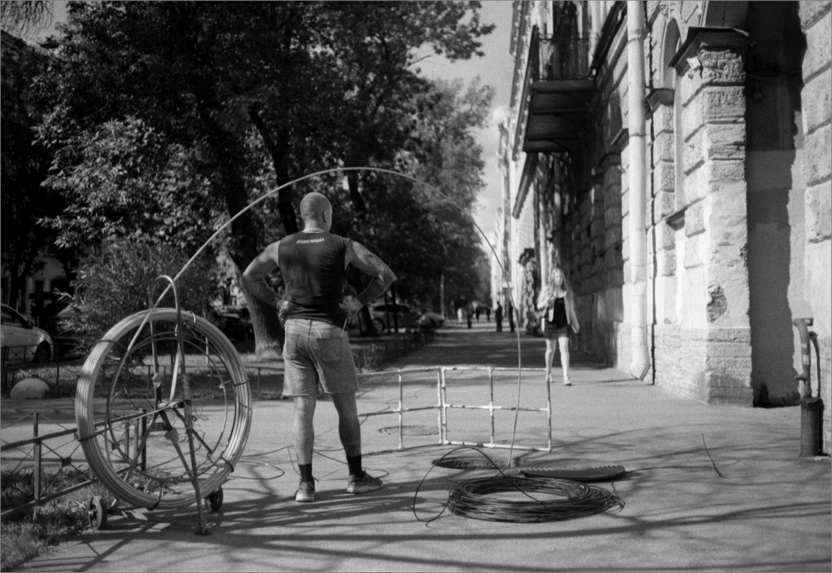 «***» раздел «Жанр». «Yashica Electro 35CC + Yashinon DX 35mm/1.8 + Свема КН-2 (02.1975, как iso25). СПб, 2025г.»