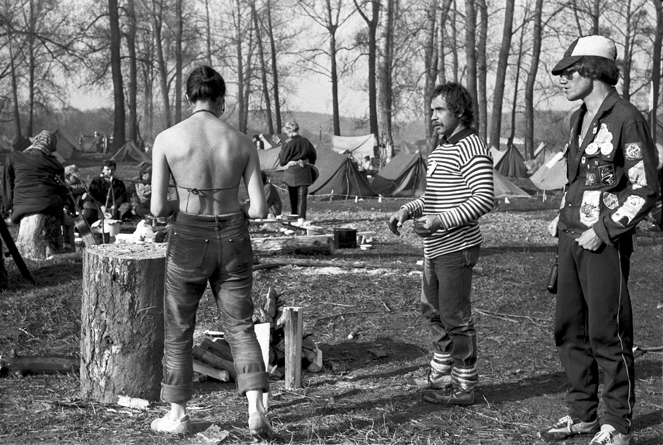 «Весной чего только не случается...» раздел «Жанр». «В мае 1986 года Пермский фестиваль авторской песни происходил на обширной поляне у реки Ергач близ города Кунгур.»