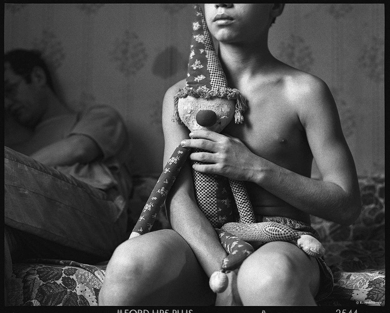 «Петрушка. 1998.» раздел «Портрет». «»