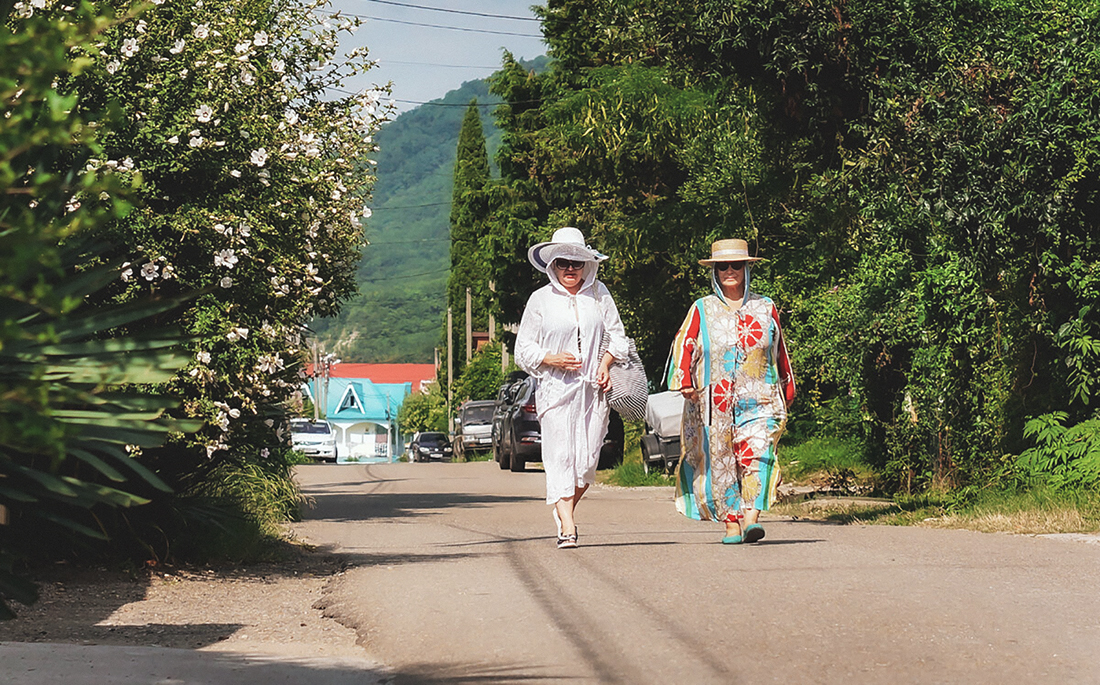 «Курортницы (2)» раздел «Жанр». «»