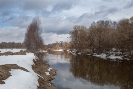 хмурая весна