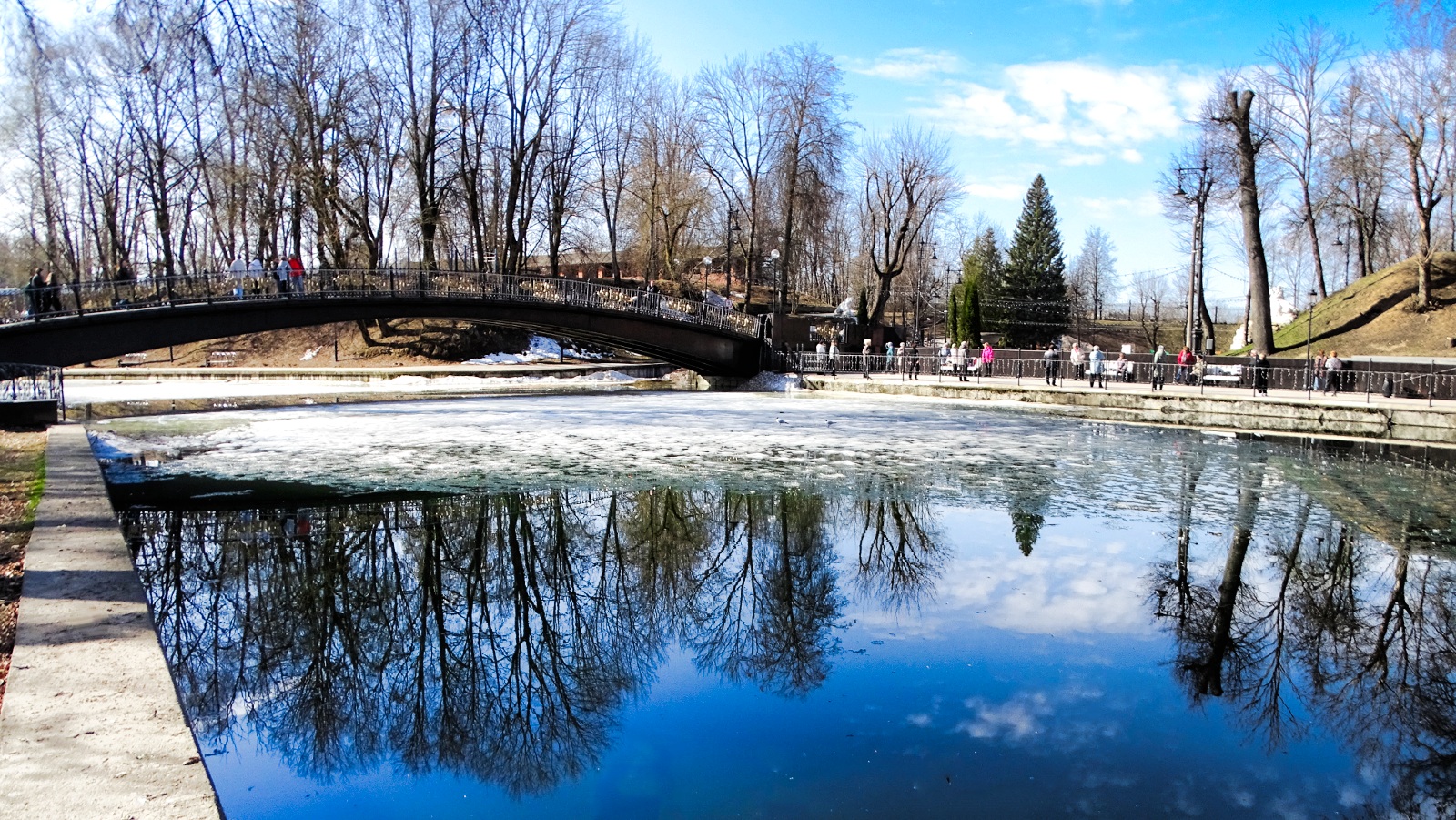 «Смоленск» раздел «Городской пейзаж». «Весна в городском саду. Смоленск, Лопатинский сад, 30.03.2026»