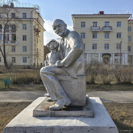 Сегежа, Ленин и девочка. Март 2026.
