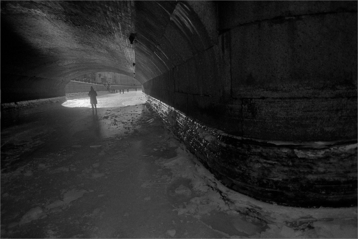 «***» раздел «Городской пейзаж». «Fujica ST 801 + Takumar 24mm/3.5 + Fomapan 200. СПб, 2026г.»