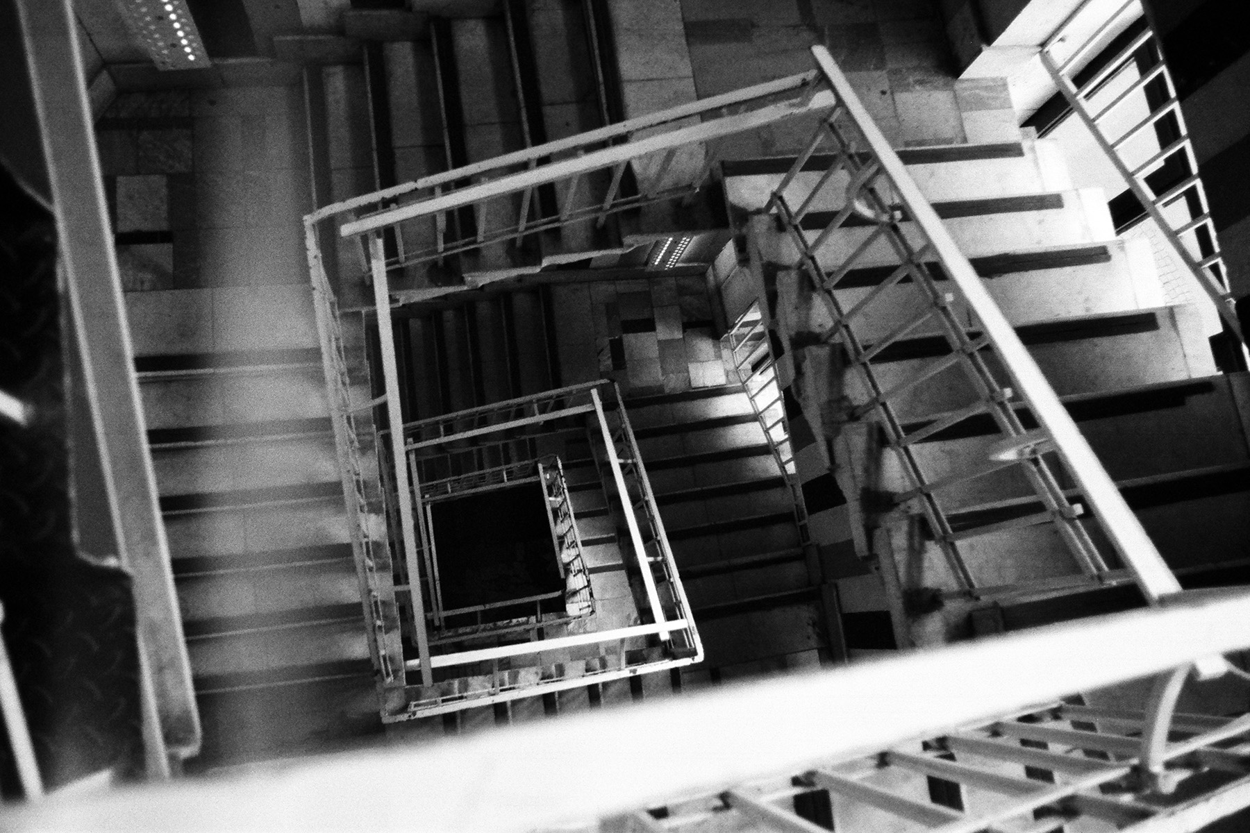 «Spiral squares» раздел «Архитектура. Памятники. Интерьер». «Canon FT QL / Canon FL 28mm f/3.5 / Fomapan 200»