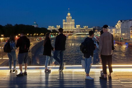 Вид с парящего моста в Зарядье