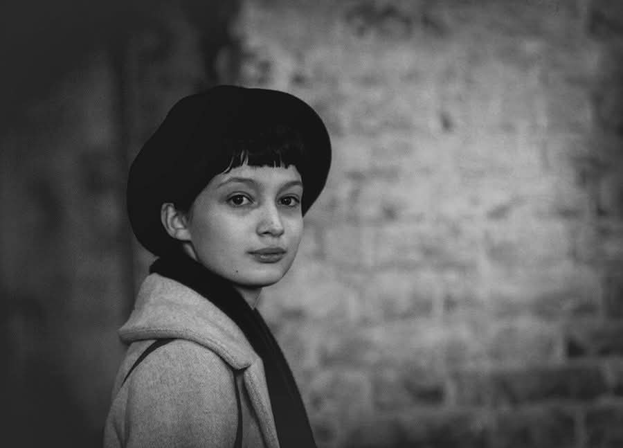 «Вы не скажете который час...» раздел «Жанр». «Случайная девушка проходила ,в кафе,мимо...я не успела сделать кадр..Я ждала,когда она пойдет обратно мимо меня...и когда она уже прошла- я крикнула во весь голос--- ВЫ не скажете который час...Она повернулась)))»