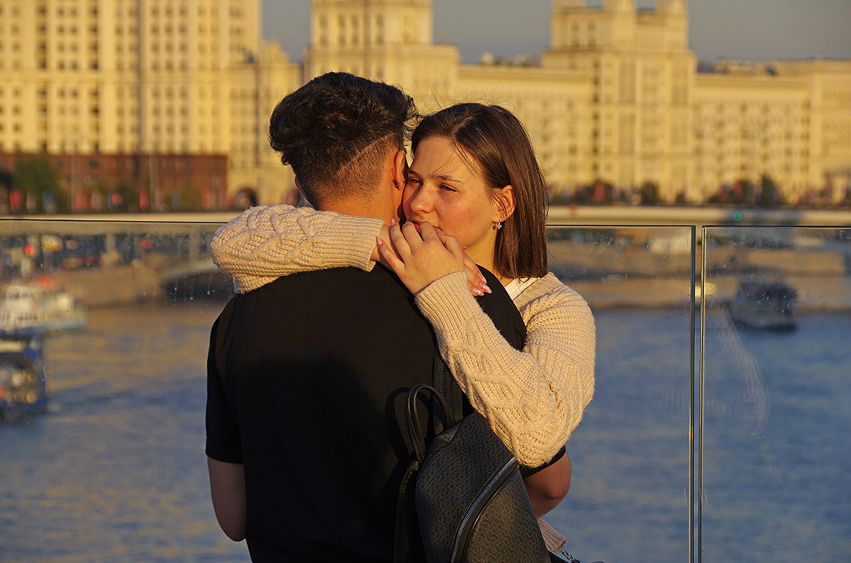 «Вечер на Парящем мосту» раздел «Жанр». «»