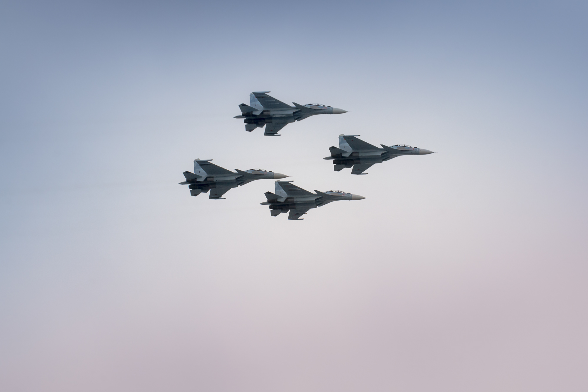 «Соколы России» раздел «Репортаж, Воздушная фотосъемка». «Пилотажная группа "Соколы России" над Красноярском.»