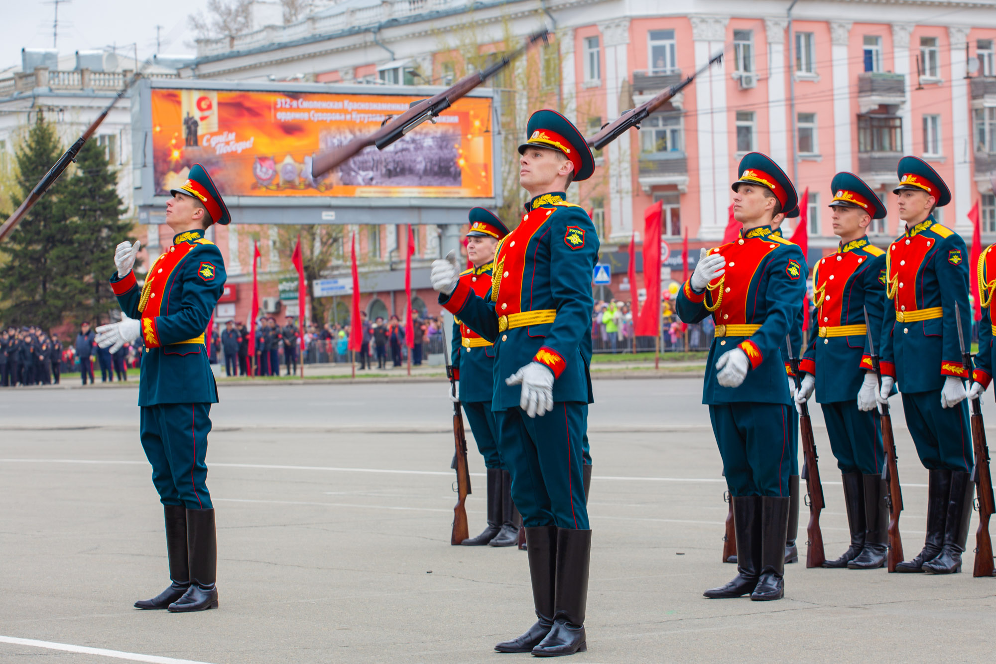 «На параде» раздел «Репортаж». «»