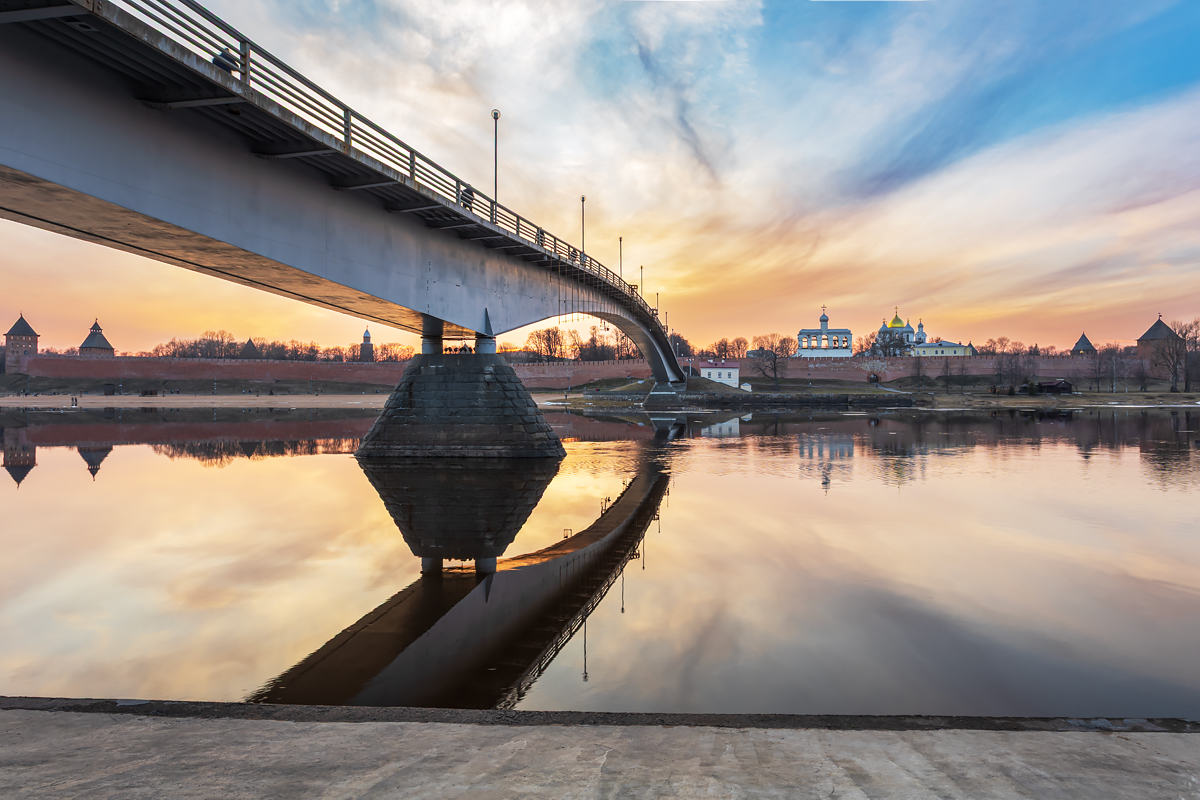 Новгородский кремль, Горбатый мост, река Волхов.