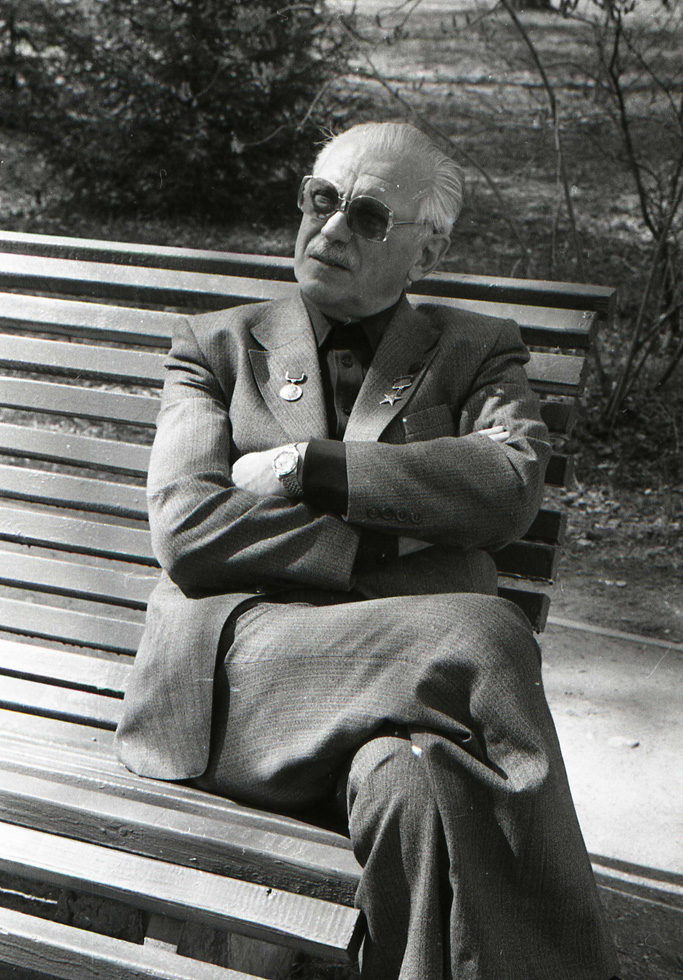 «Михалков С.В. писатель, поэт...(1913-2009)» раздел «Портрет». «»