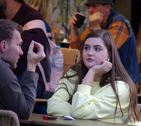 Разговор в кафе