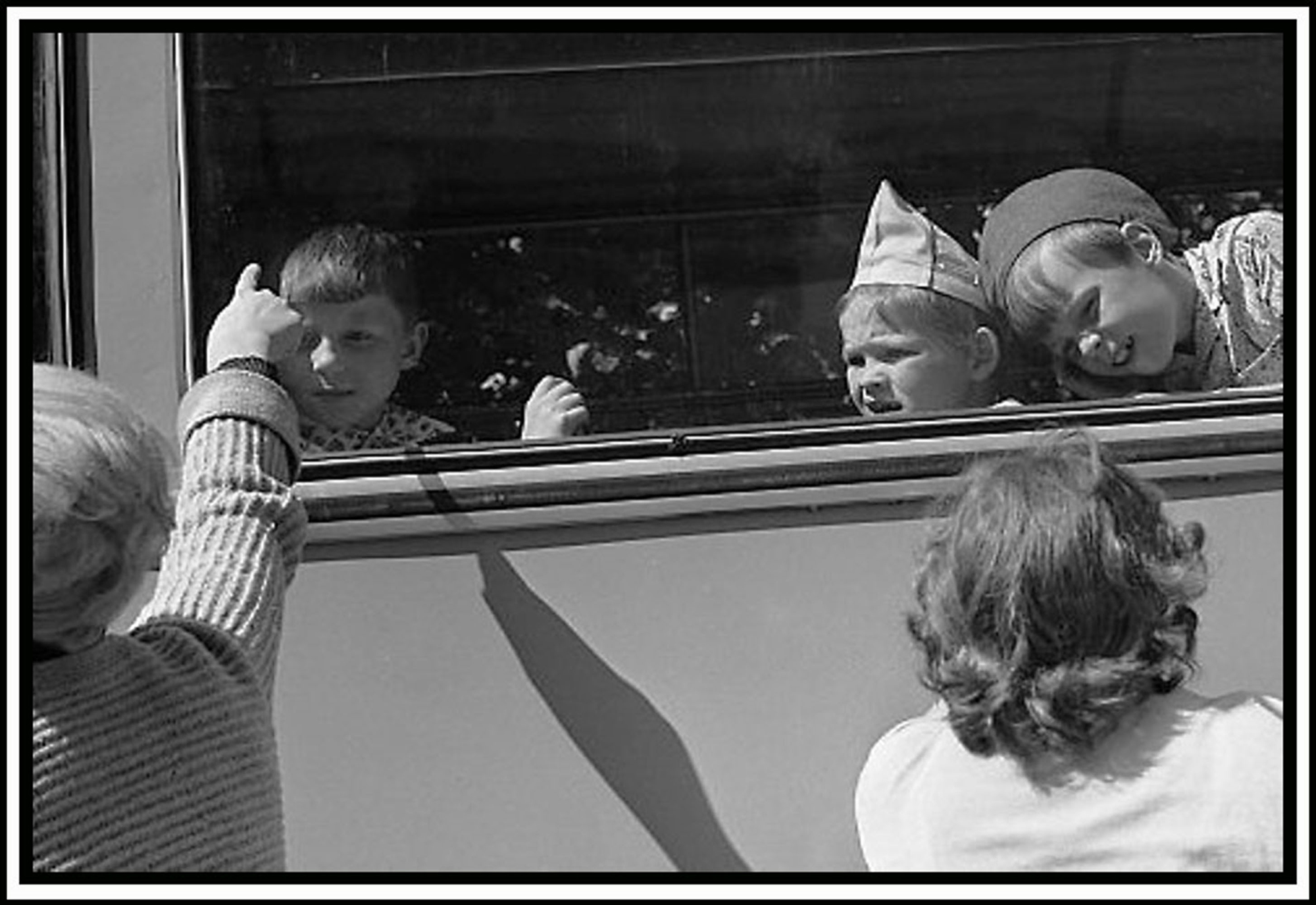 «Последние напутствия» раздел «Репортаж». «1981 год. Проводы в пионерский лагерь.»