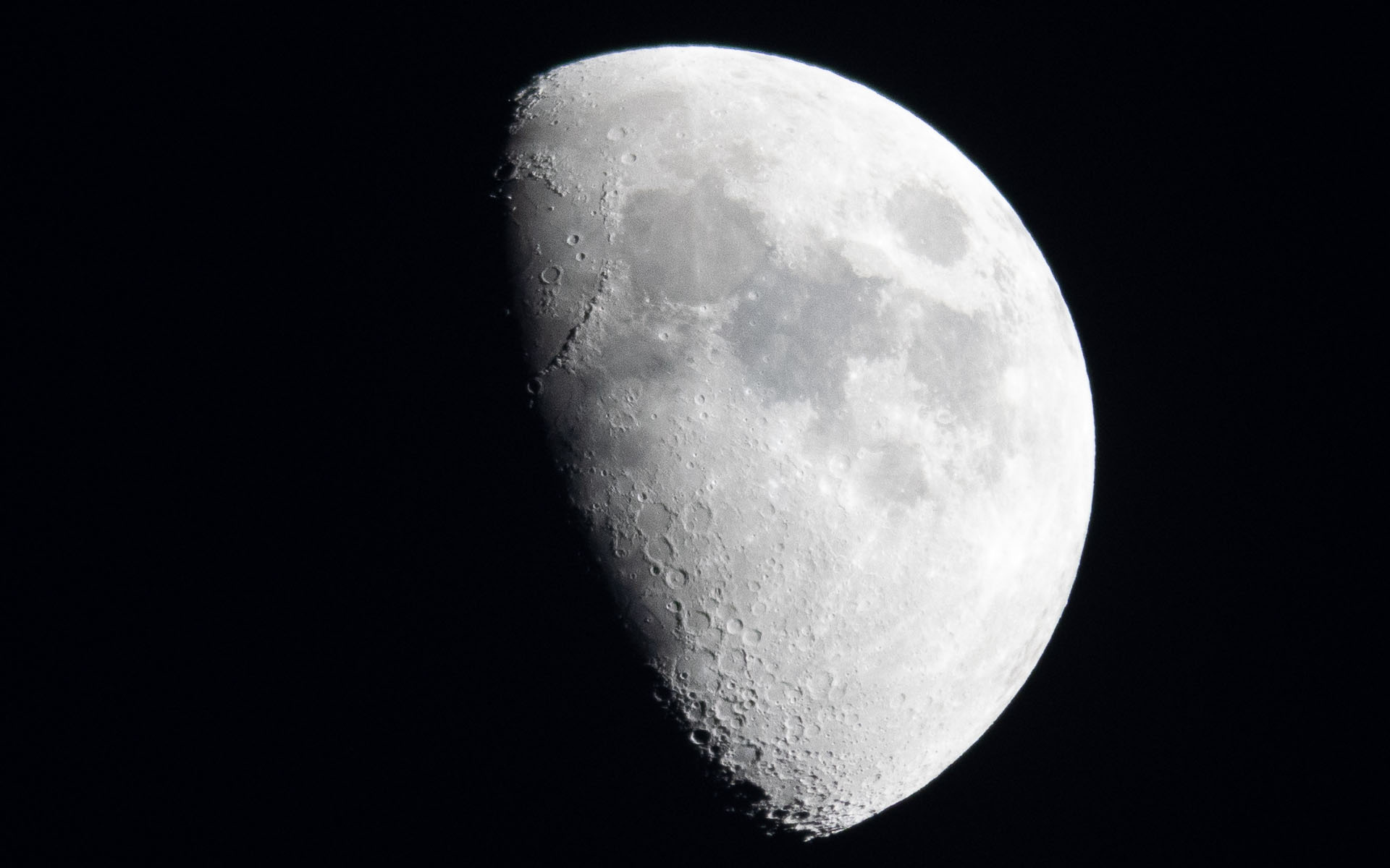 «Луна» раздел «Астрофотография». «Canon EOS 90D, Canon EF 400 f/5.6 L USM»