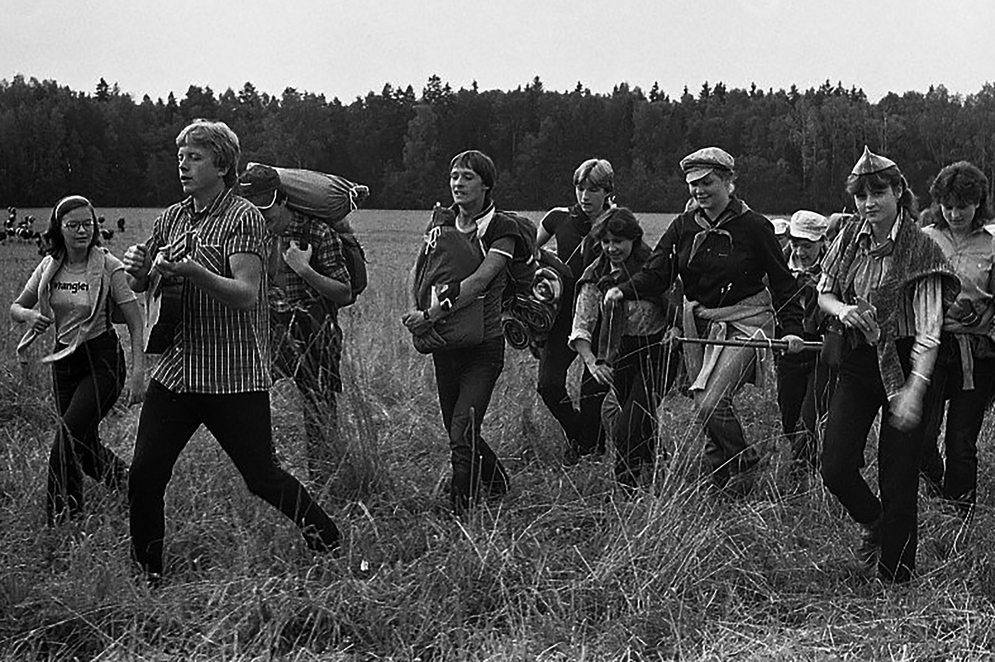 «Вместе весело шагать...» раздел «Репортаж». «1983 год. Будни п/л Московский Родник. В поход с ночевкой!»
