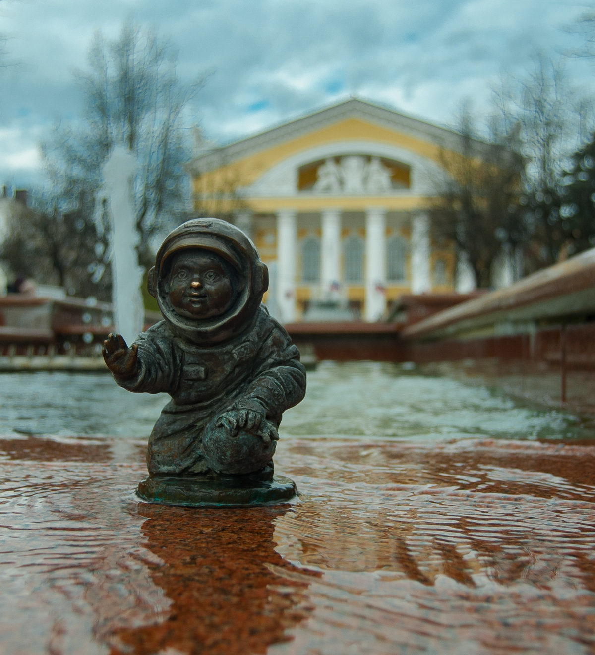 «Калужский космонавтик Пал Палыч» раздел «Портрет, Городской пейзаж». «»