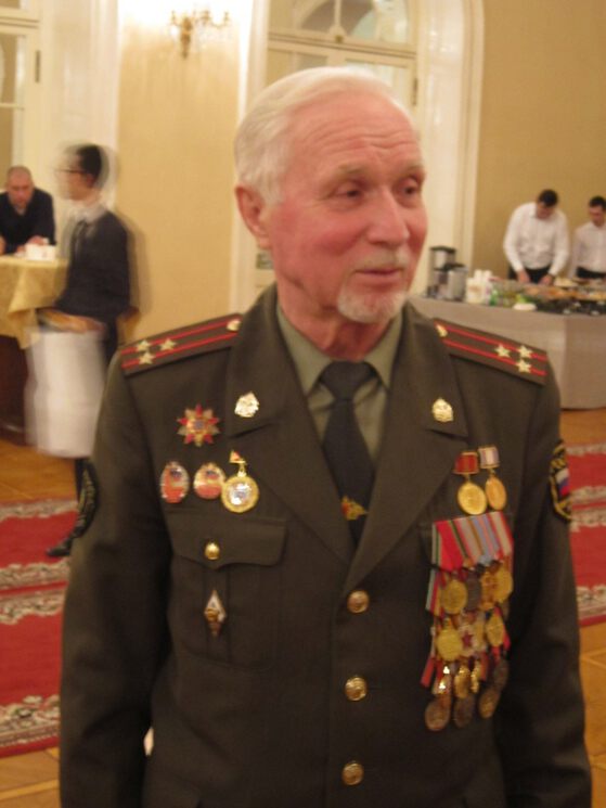 «Настоящий полковник» раздел «Портрет». «10 ноября 2017 года. Москва, Центр, Колонный зал Дома Союзов (бывшего Благородного собрания). Второй съезд Военно-спортивного союза имени М. Т. Калашникова»