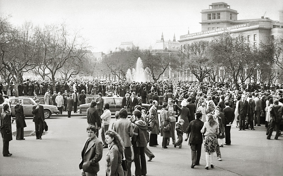 «У Большого Театра» раздел «Городской пейзаж». «9 Мая 1981 год»