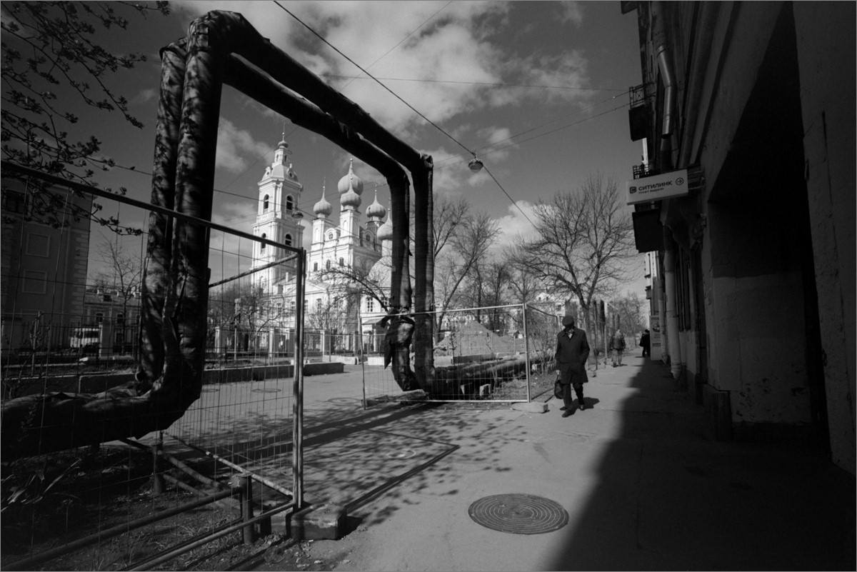 «***» раздел «Городской пейзаж». «Canon EOS 300V + Samyang 14mm/2.8 + Микрат-200 (04.1973). СПб, 2026г.»