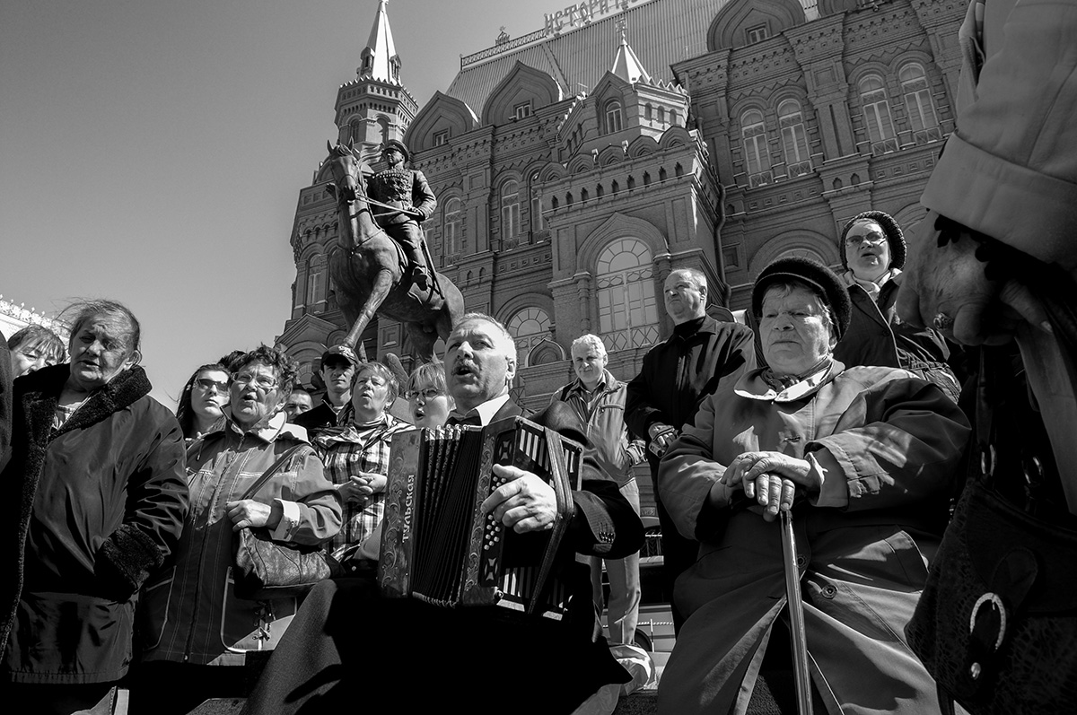 «Наш паровоз, вперёд лети!» раздел «Жанр». «»