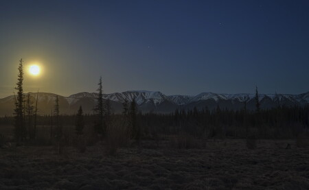 первомайская луна
