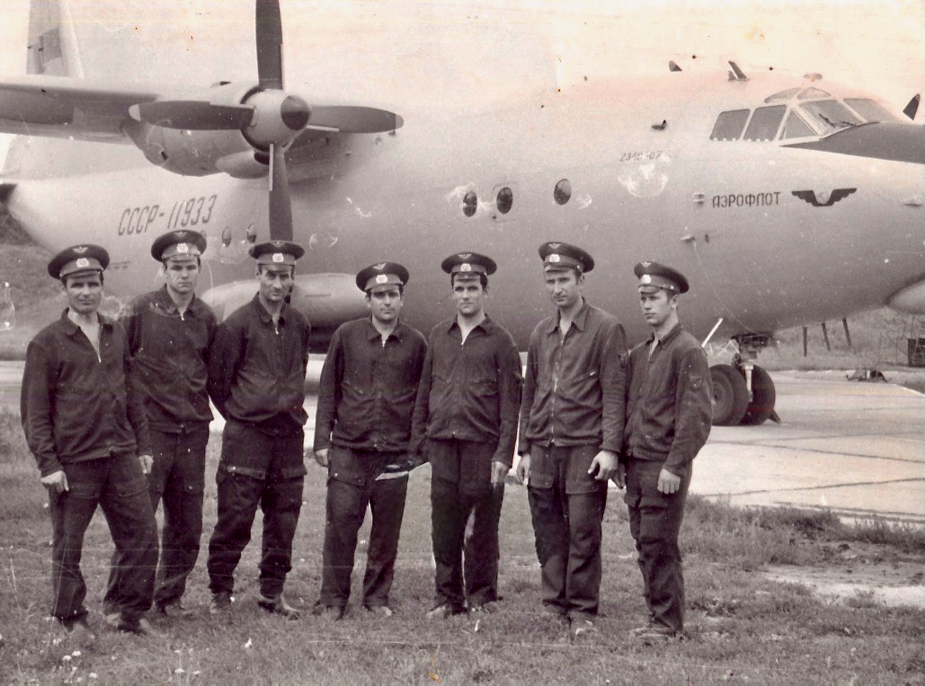 Экипаж. раздел Репортаж. Экипаж Ан-12 (37 ВТАП ) г.Арциз Одесской области начало 80-х