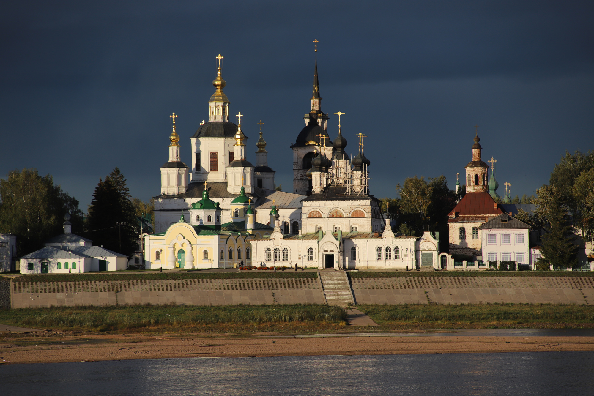 «Великий Устюг» раздел «Архитектура. Памятники. Интерьер». «Из серии "Серебряное кольцо России"Русский север»