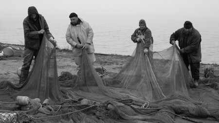 Скоро в море.