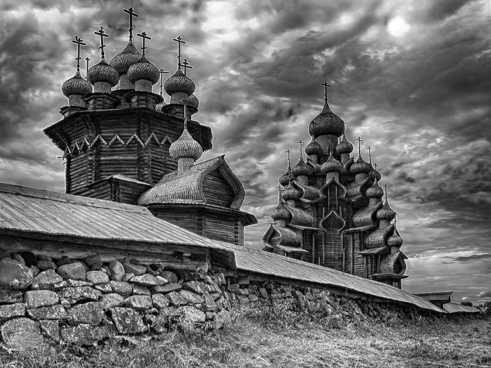 «кижи» раздел «Архитектура. Памятники. Интерьер». «2001г Кижский погост. Церковь Покрова Богородицы (слева), Церковь Преображения Господня (справа)»