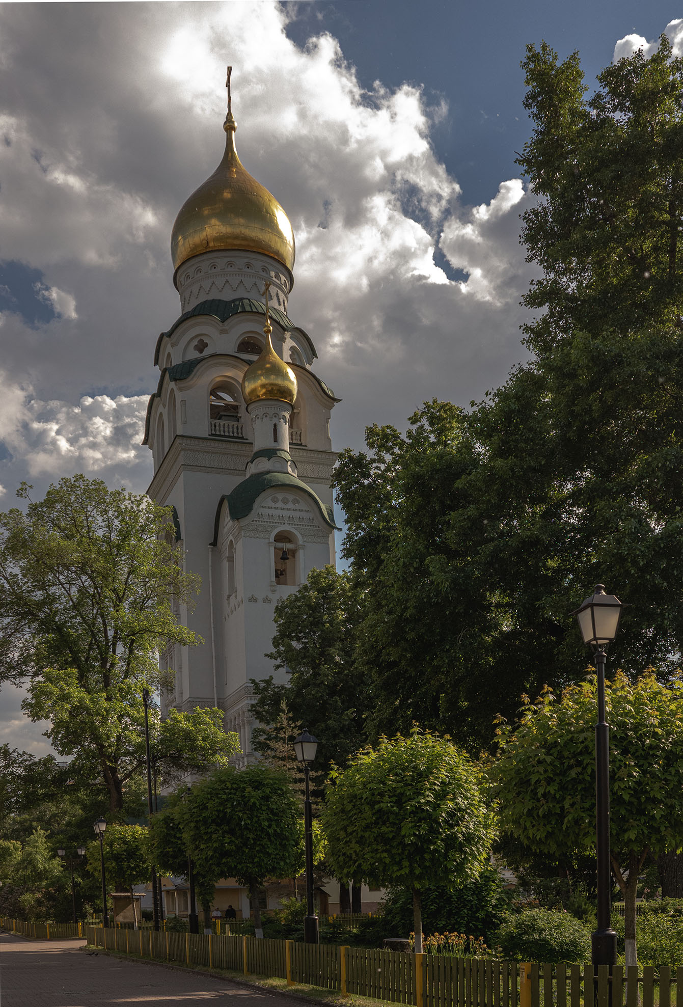 В контр ажуре.
