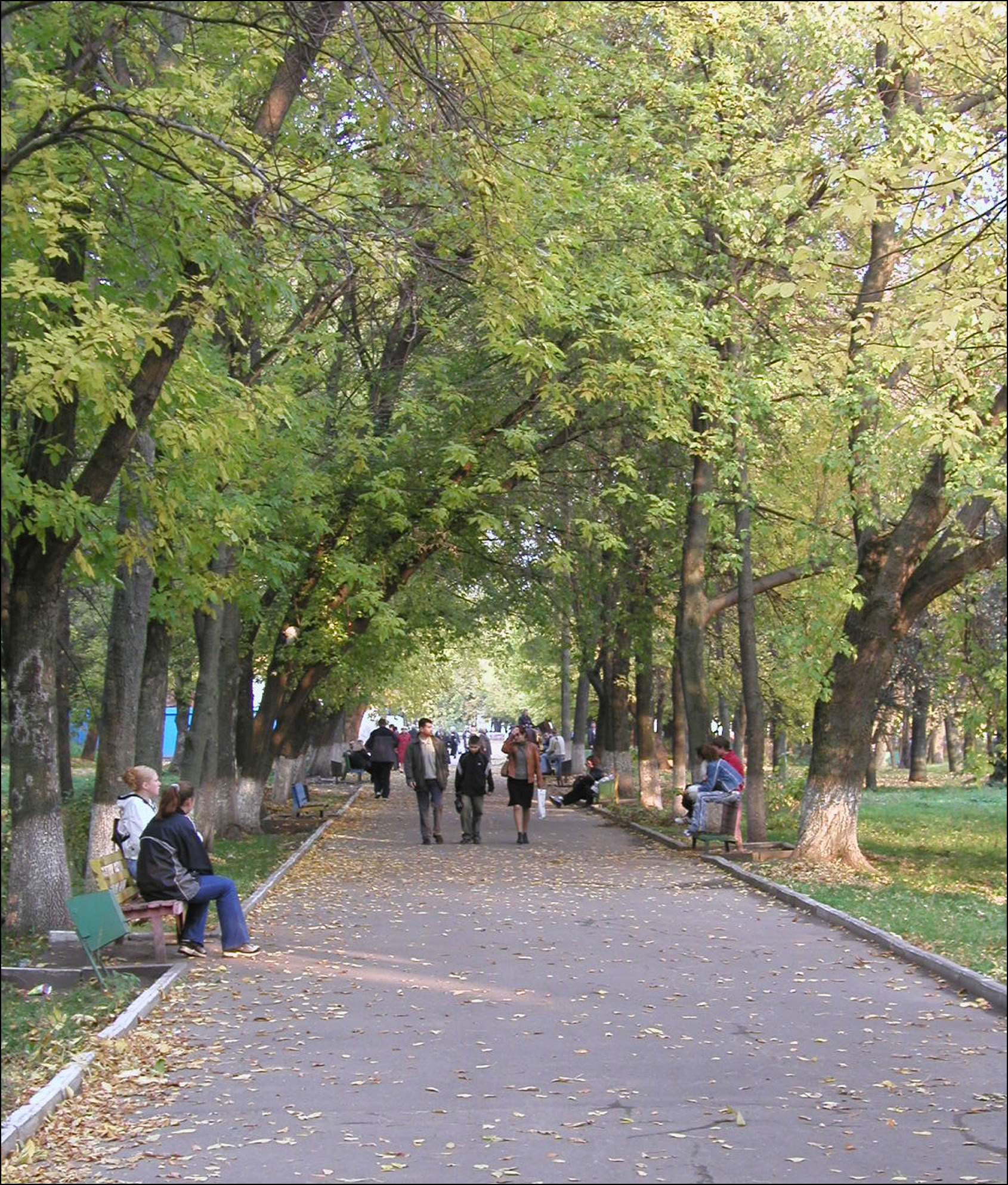 В парке. раздел Жанр, Разное. Архивное, октябрь 2003 г.
