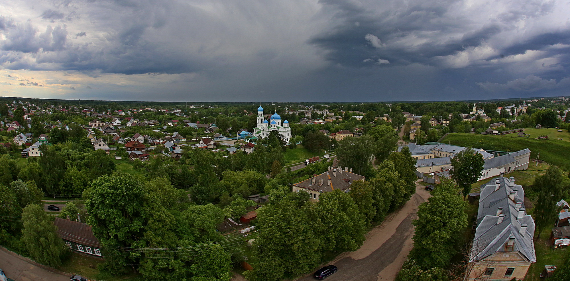 Панорама древнего Торжка. раздел Архитектура. Памятники. Интерьер, Городской пейзаж. Вид с колокольни Борисоглебского монастыря на восток