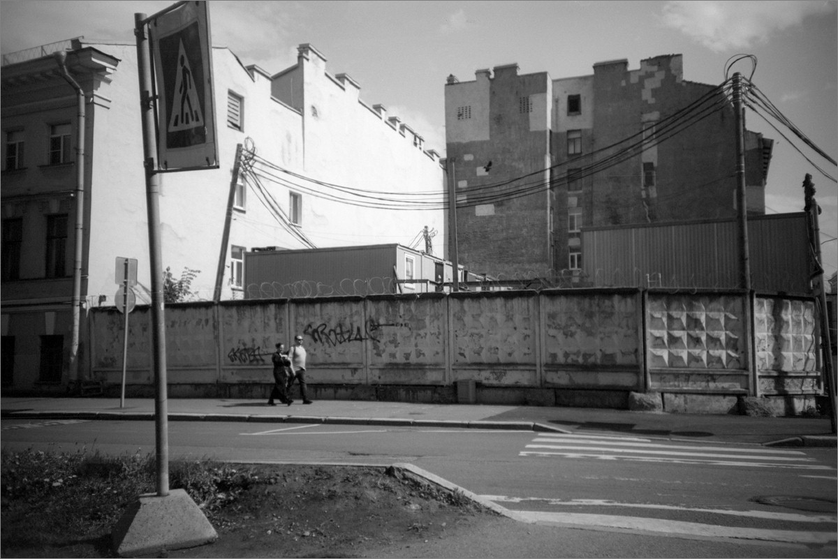 ***. раздел Городской пейзаж. ЛОМО-Компакт + Микрат-200 (04.1973). СПб, 2026г.