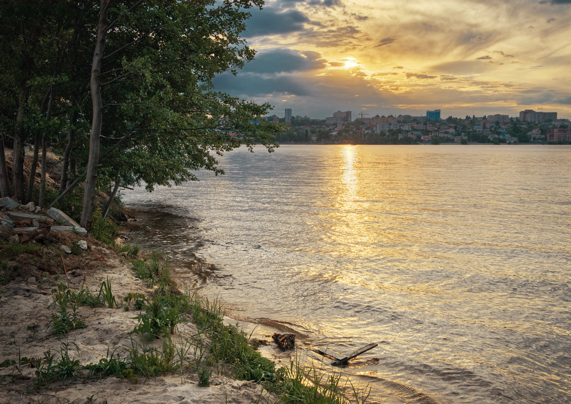 «Тропинка к Солнцу» раздел «Городской пейзаж». «г.Воронеж, Воронежское водохранилище, лето 2026г.»
