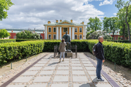 Питер. Петр от Неизвестного Эрнста в центре Петропавловской крепости