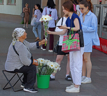 Цветы у метро