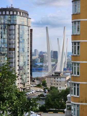 Мост через бухту Золотой рог