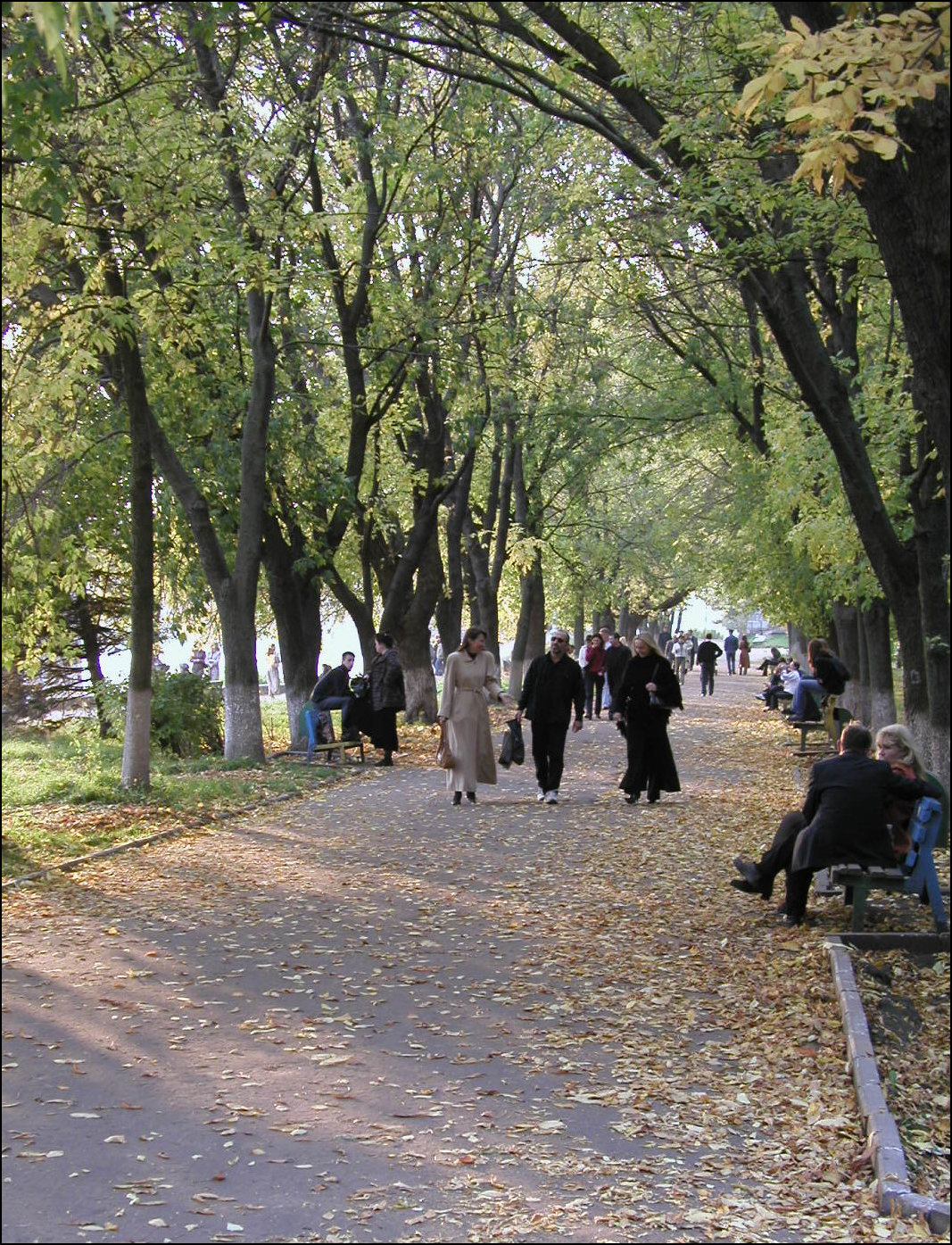 В парке. раздел Разное, Жанр. Архивное, октябрь 2003 г.