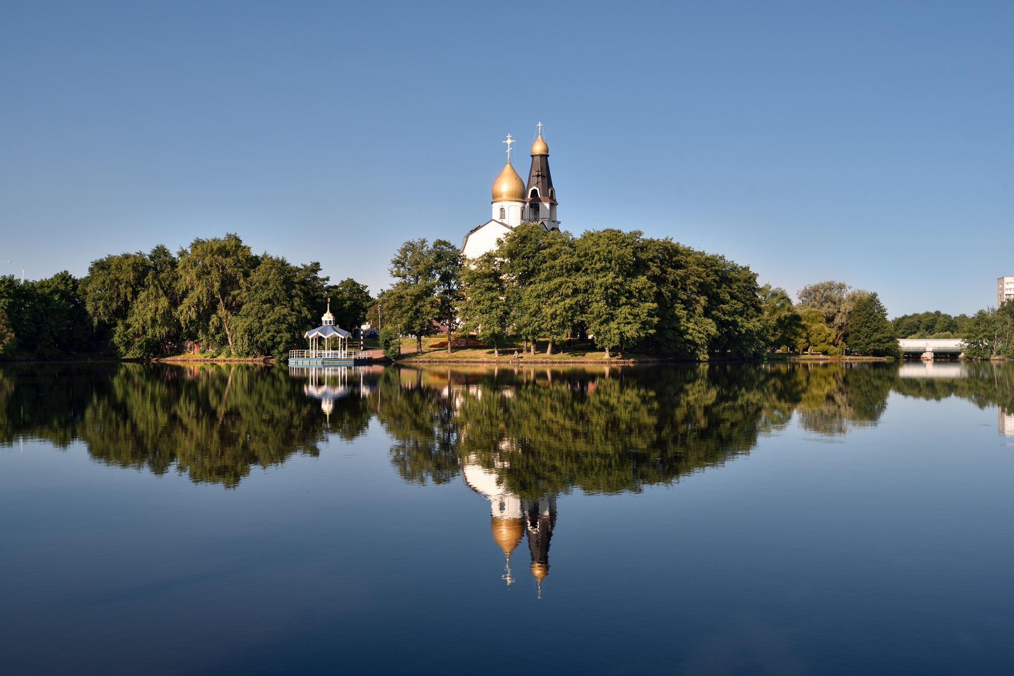 Сестрорецкое утро. раздел Городской пейзаж, Путешествия. Туризм. Сестрорецк. вид на храм Святых Апостолов Петра и Павла.