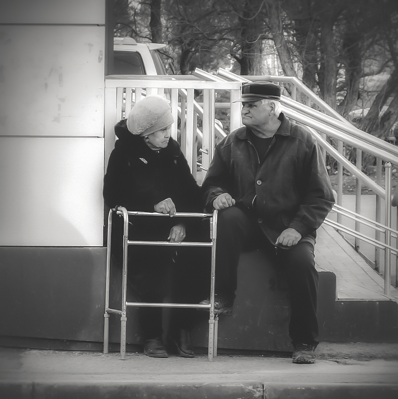Нелегко. раздел Жанр