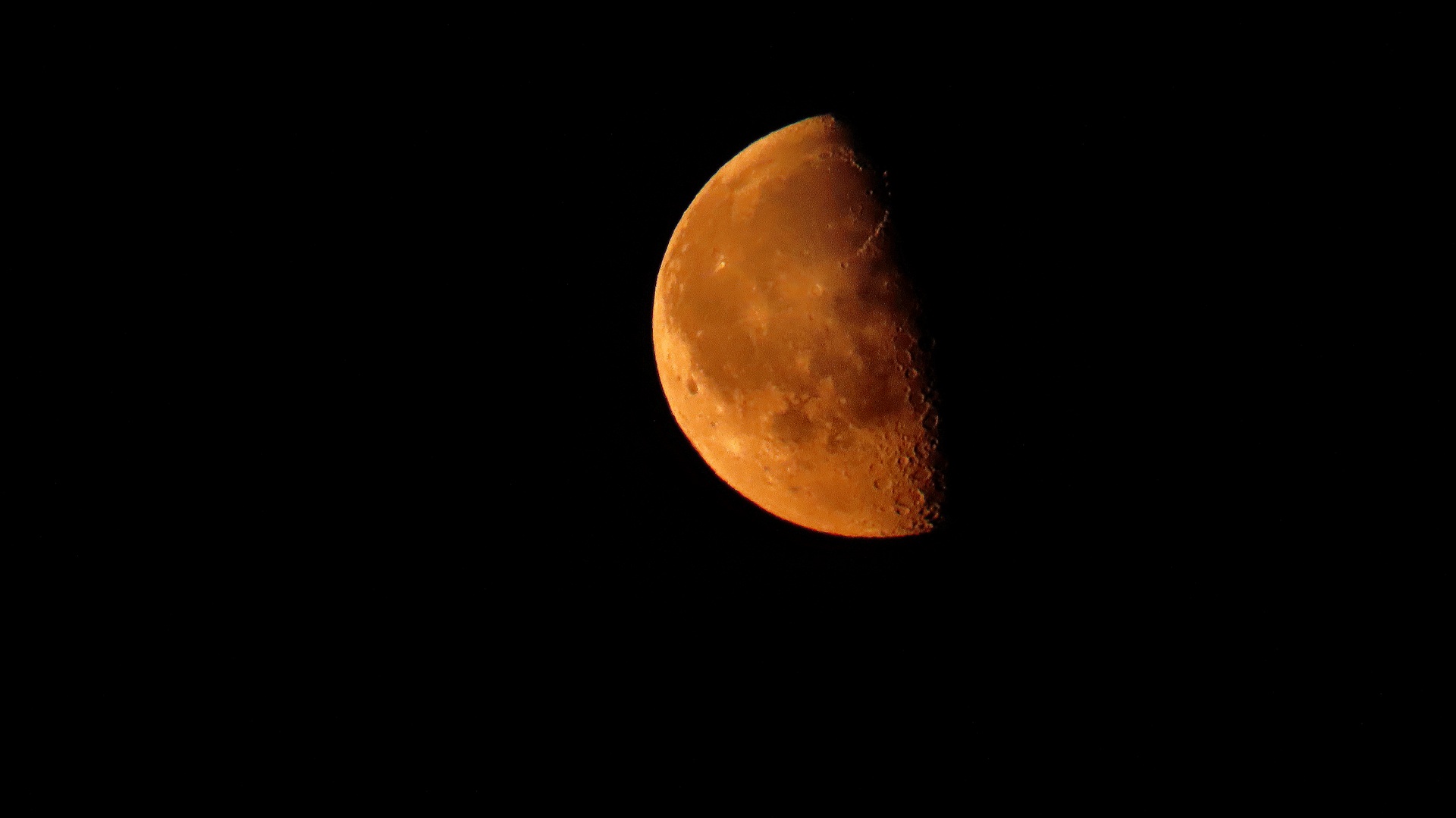 Клубничная луна.. раздел Астрофотография. Снимок сделан 6 июля 2026 г в 23 ч 50 мин.