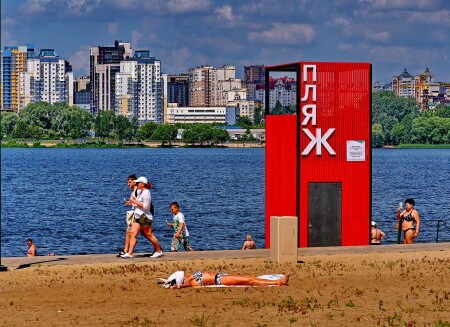В городе жара. Спешим к воде.