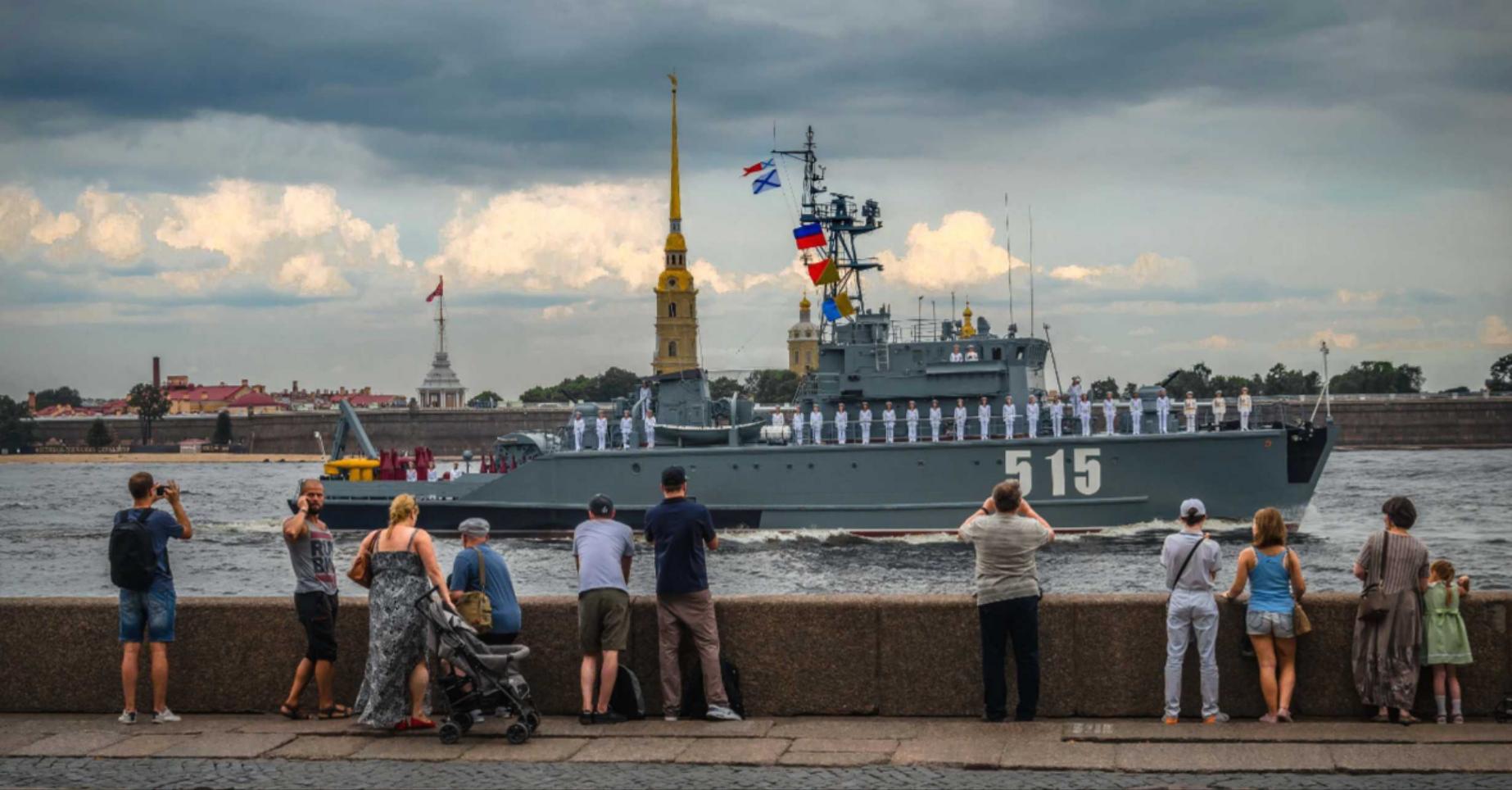 «Репетиция парада ко дню ВМФ.» раздел «Жанр». «Санкт-Петербург,Нева.»
