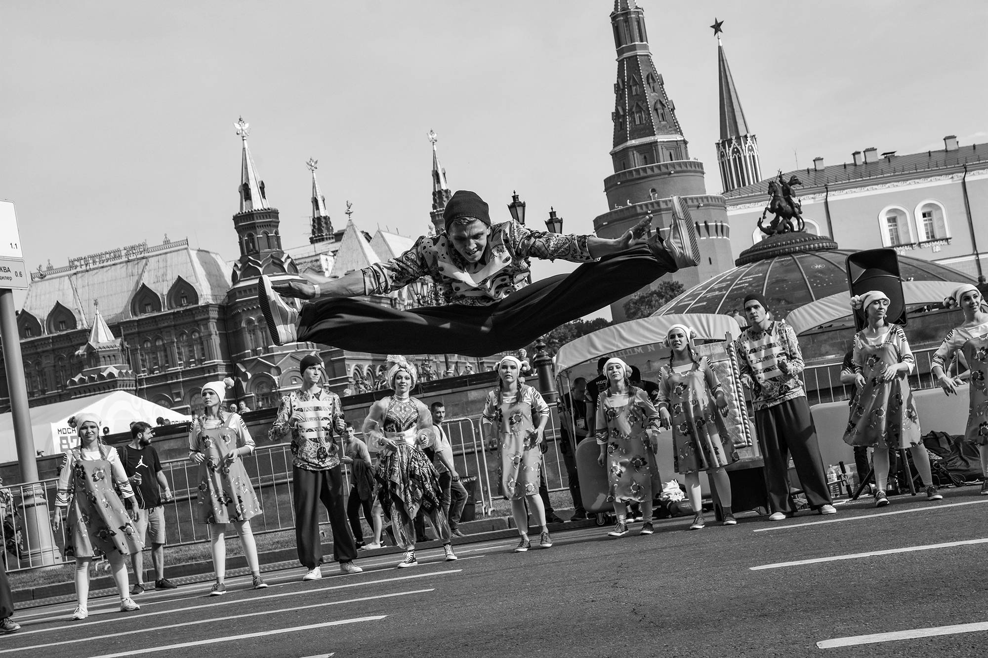 «полет нормальный» раздел «Жанр». «2018г день города Москвы»