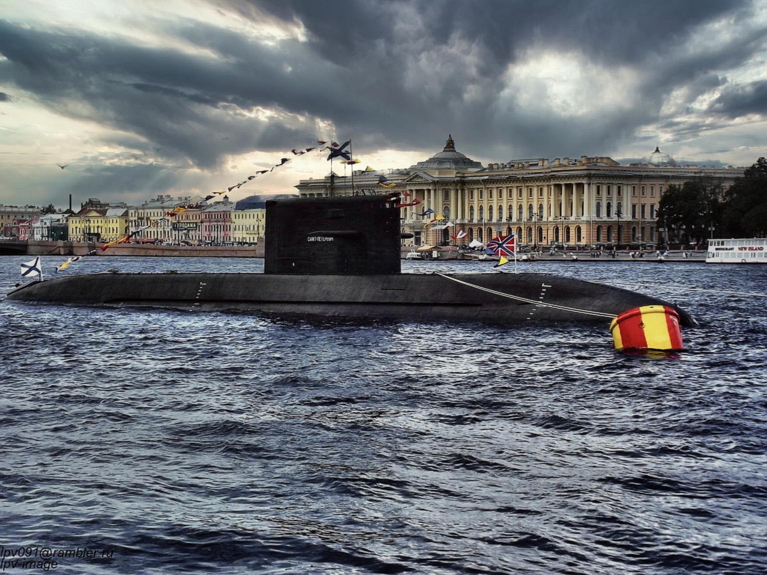 «Перед парадом.» раздел «». «Санкт-Петербург,Нева.»