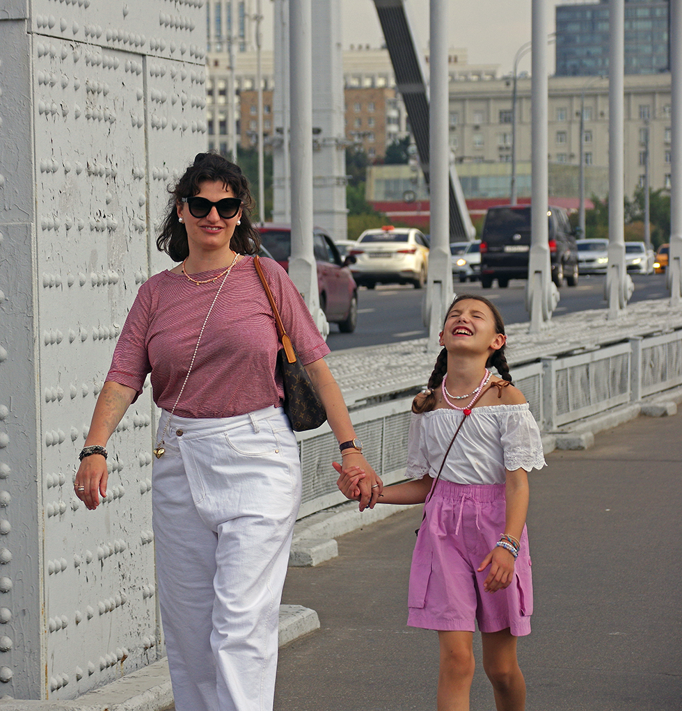На Крымском мосту в Москве. раздел Жанр