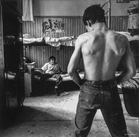 Женя и Дрон. Приют «Синяя Ворона», С-Пб., 1994.