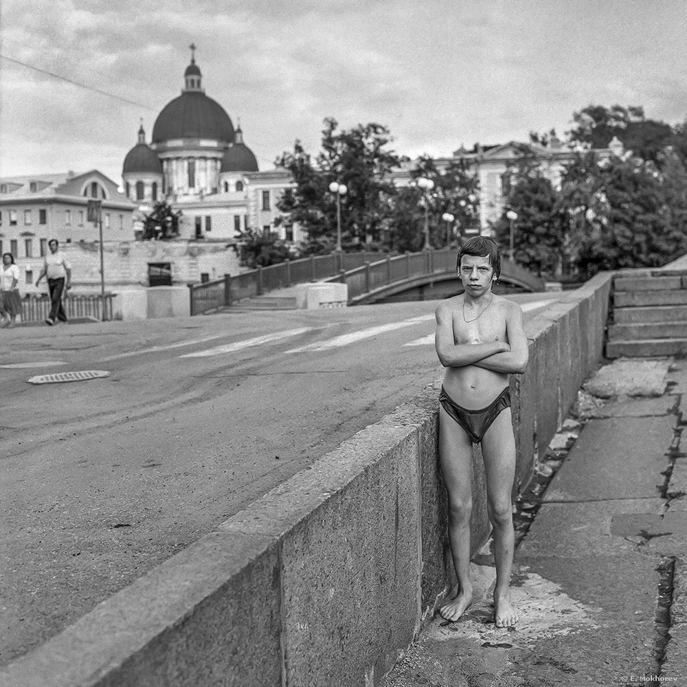 «Купальный сезон. Набережные Крюкова канала и Фонтанки, 1998 г.» раздел «Портрет». «»